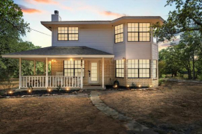 Quiet 4BR Farmhouse: Ideal Family Retreat